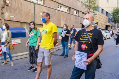 Los representantes de los sindicatos, ayer en la calle Sant Francesc.