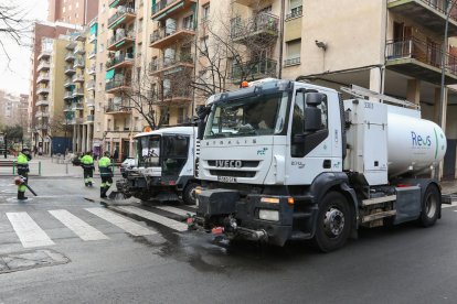 Una imagen de archivo de trabajadores de la limpieza vial.