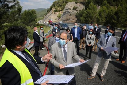 Quim Torra, visitant les obres del desplegament de la fibra òptica entre Súria i Solsona