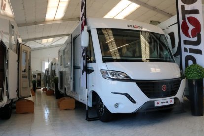 Una autocaravana exposada en un concessionari