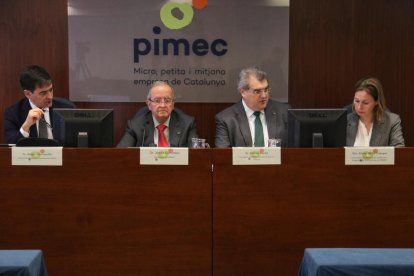 El gerent de l'Àrea Institucional de Pimec, Àngel Hermosilla; el president de Pimec, Josep González; el president de Pimec Serveis Salut i Social, Antoni Torres, i la directora de Relacions Laboral de Pimec, Elena de la Campa