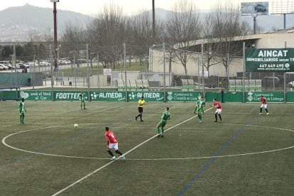 El inicio del partido en Cornellà.