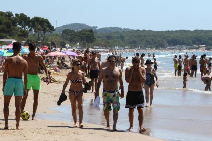 En la playa Llarga no se instalaron los sensores por su complejidad, pero dejó también muchas imágenes de gran afluencia.