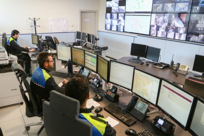 Una imagen de archivo de la sala de control de la policía local.