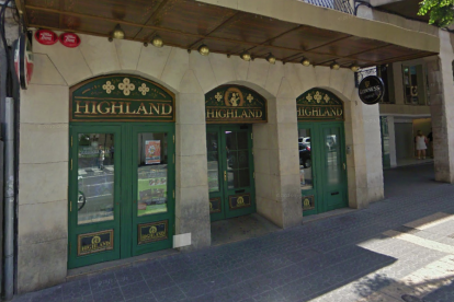 Imagen de la entrada de la discoteca Highland, situada en la Rambla Vella de Tarragona.