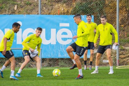 Jesús Rueda i Juan Rodríguez han estat la parella de centrals en els últims dos partits però ara el ventall d'opcions és més ampli.