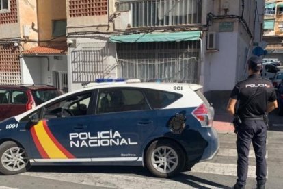 Agents de la Policia Nacional han detingut en el centre de València a un home de 45 anys com a presumpte autor d'un delicte d'amenaces