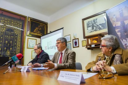 María Dolores Nolla, en primer terme, en la presentació dels actes del 475è aniversari de la Sang.