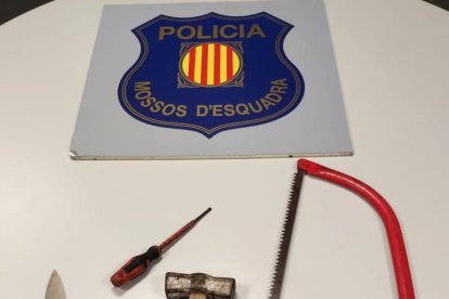 MAterial intervenido dentro del vehículo de los detenidos.