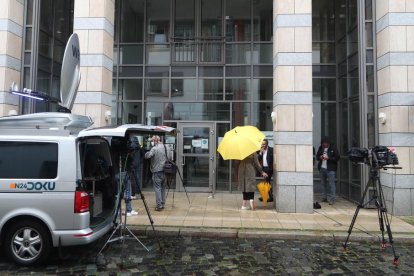 Periodistes a les portes del Departament de Justícia de Braunschweig.