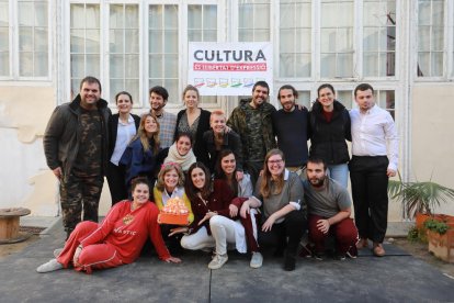 Els membres de Tornavís Teatre en la presentació dels actes del desè aniversari.