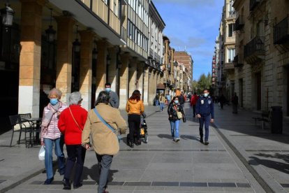 Vista del carrer Mayor de Palència un dia abans d'entrar en vigor les restriccions de mobilitat perimetral.