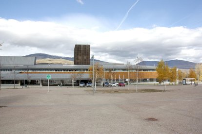 L'accés principal i de la façana de l'Hospital de Cerdanya