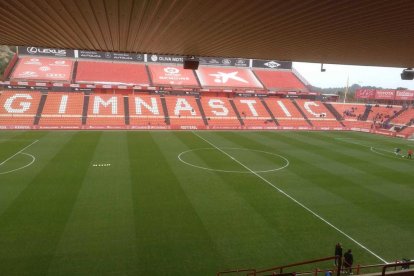 Així llueix el Nou Estadi una hora abans de l'inici del duel.