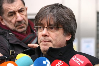 El líder de JxCat, Carles Puigdemont, durante una atención a los medios en Bruselas.