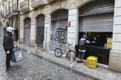 El Ma.La.Vita de Reus, sense activitat des del 14 de març, va encendre de nou els fogons aquest dimecres i atén els encàrrecs que rep.