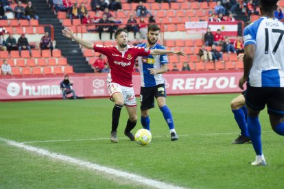 Pedro Martín en el partit contra l'Hércules al Nou Estadi.