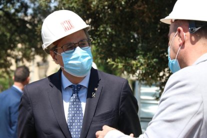 Pla mitjà del president de la Generalitat, Quim Torra, en la seva visita a El Masnou