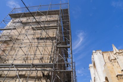 Pocos metros separan Ca l'Ardiaca de la Catedral.