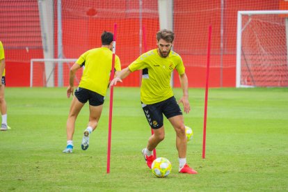 Fausto Tienza, durante el entrenamiento de ayer en el Nou Estadi.