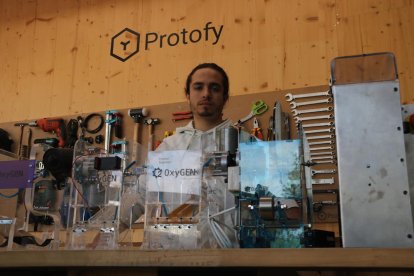 El consejero delegado de Protofy.xyz e impulsor de OxyGEN, Ignasi Plaza, a las oficinas de la empresa en Barcelona.