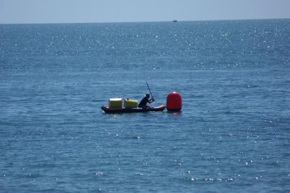 Aquestes eines s'instal·len a les boies d'abalisament ja existents i no necessiten més energia que les mateixes marees i corrents marins.