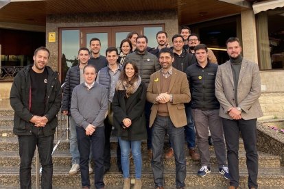 Participantes a la calçotada de la JNC en Valls.