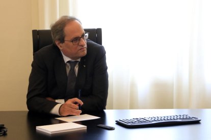 El president inhabilitat de la Generalitat, Quim Torra, en un despatx del Palau de Pedralbes.