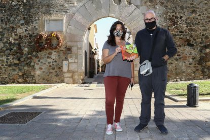 Laia Ferraté i Ignasi Martí, il·lustradora i autor de la història il·lustrada de Cambrils.