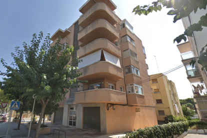 Imagen del edificio en la calle Cambrils de Salou.