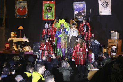 El Carnestoltes va conèixer ahir la Quari mentre acabava la mudança per instal·lar-se a Reus.