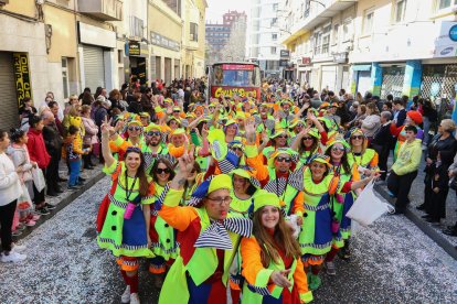 Les carrosses van sortir a les onze del migdia des de l'avinguda de La Salle després d'una llarga nit per continuar la festa a ritme dels clàssics carnavalescs.