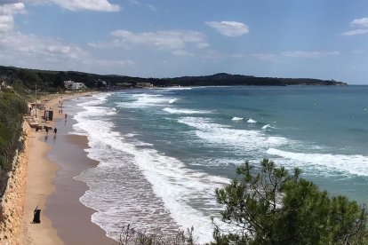 Las olas han 'devorado' casi toda la playa.