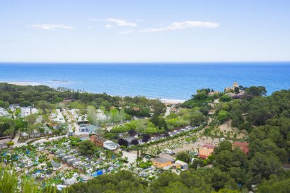 Vista aèria del Càmping Trillas Tamarit,que estudia obrir tot el complex durant aquest hivern