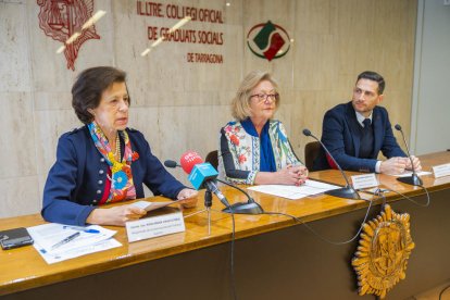 Virolés, Asamà y Muria, en la sede del Colegio de Graduados Sociales, en la presentación de las jornadas.