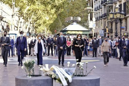 Roger Torrent, Salvador Illa, Mertixell Batet, Quim Torra, Ada Colau i Teresa Cunillera ahir a l'acte.