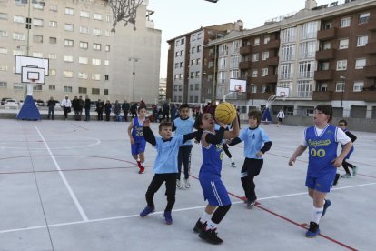 Un partido de baloncesto de la edición actual de la Olimpiada Escolar.