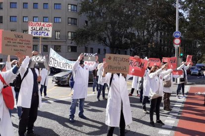 Protesta en Barcelona para pedir una atención primaria de calidad.