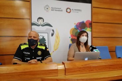 Mari Luz Ramírez, acompañada por el subinspector Andrés Herrero