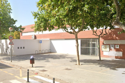 Façana de l'Institut Escola Joan Ardèvol de Cambrils.