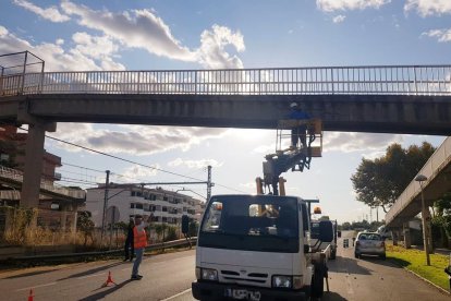 La brigada municipal ha retirat les restes de la zona.