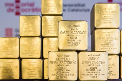 Losas stolpersteine en recuerdo de las personas que fueron víctimas del nacionalsocialismo y que serán colocados próximamente.