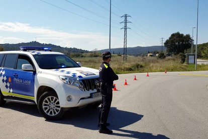 El control que ha muntat la Policia Local de Santa Cristina d'Aro a l'entrada del municipi per Solius.