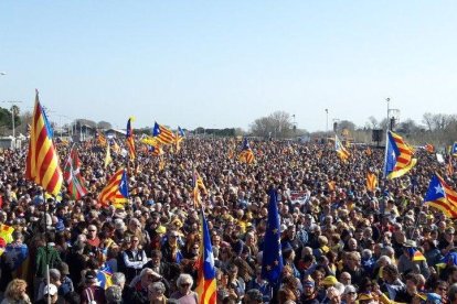 Milers de persones omplen el Parc de les Exposicions de Perpinyà en l'acte del Consell per la República