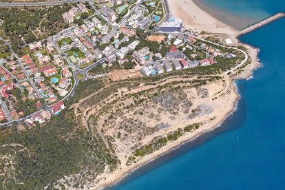 Imagen de archivo de la Pedrera de Salou, con la explanada de roca y, en el fondo, el mar.