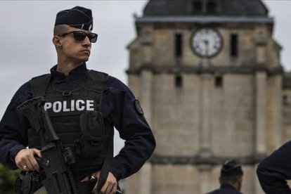 Imagen de archivo de un agente de la policía francesa.