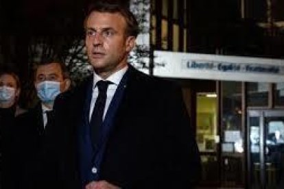 Macron va visitar la localitat on van tenir lloc els fets