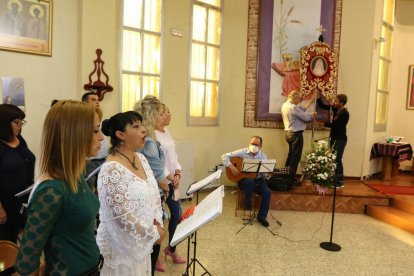 Imatge de la celebració d'avui dijous a la parròquia de Santa Tecla de Campclar.