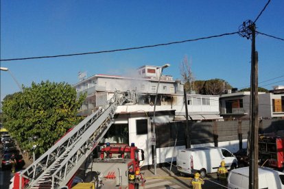 Imatge de l'hotel incendiat