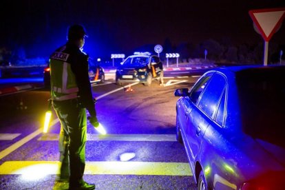 Controles en los alrededores de la localidad burgalesa de Aranda de Duero.